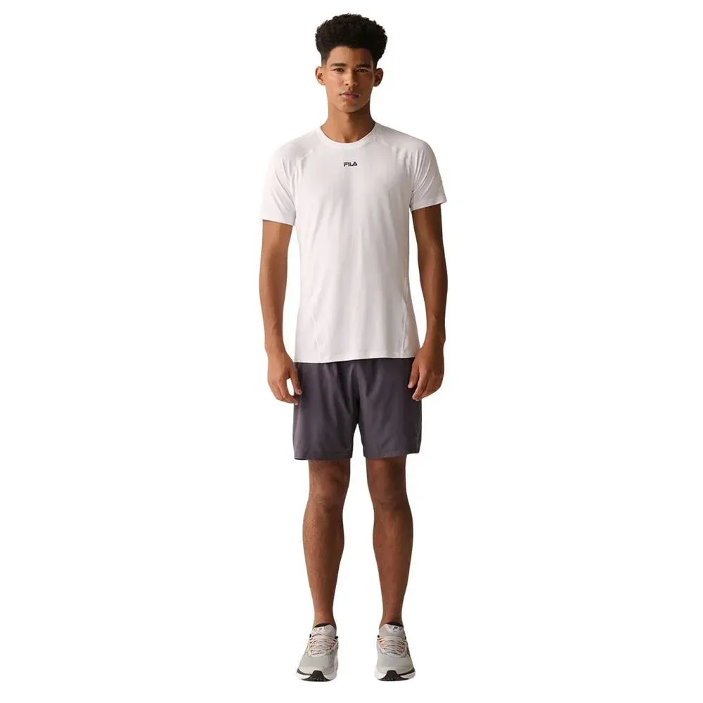 Camiseta masculina branca Fila vista frontal com logo preto no peito